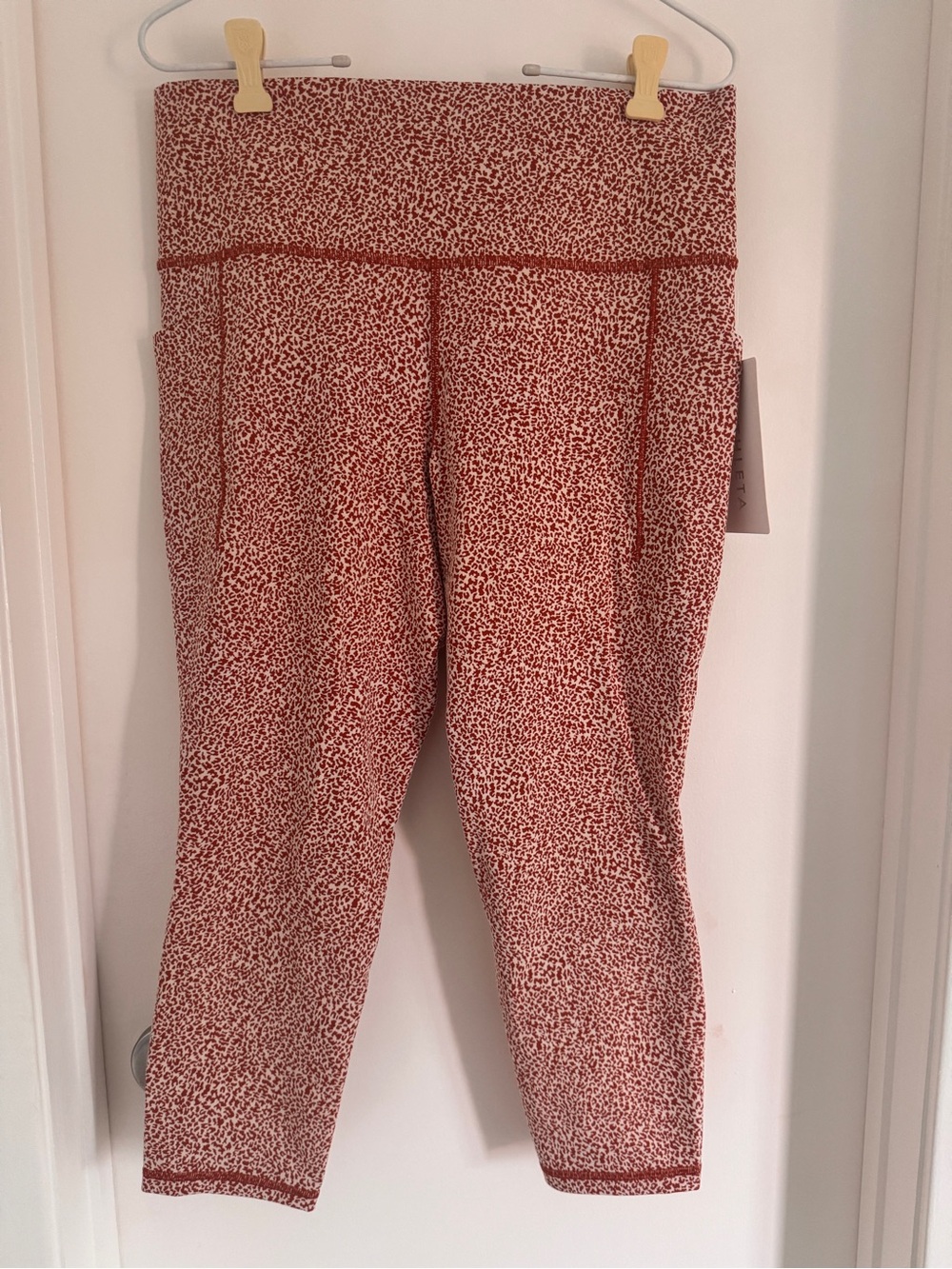 🆕 Athleta Salutation Stash II Textured Tight